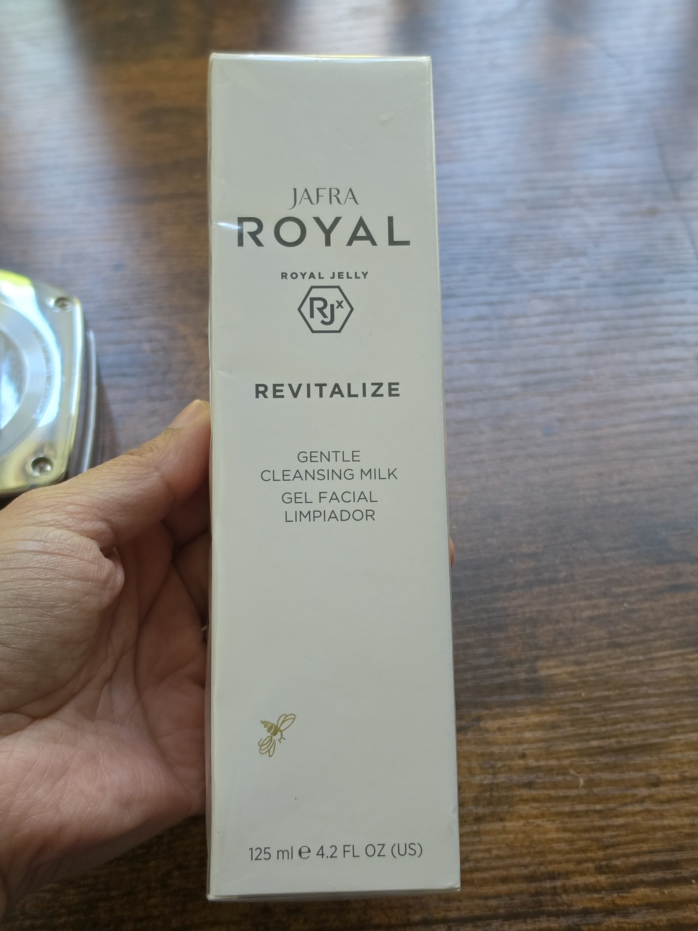 JAFRA ROYAL Revitalize Gentle Cleansing Milk – 4.2 fl oz